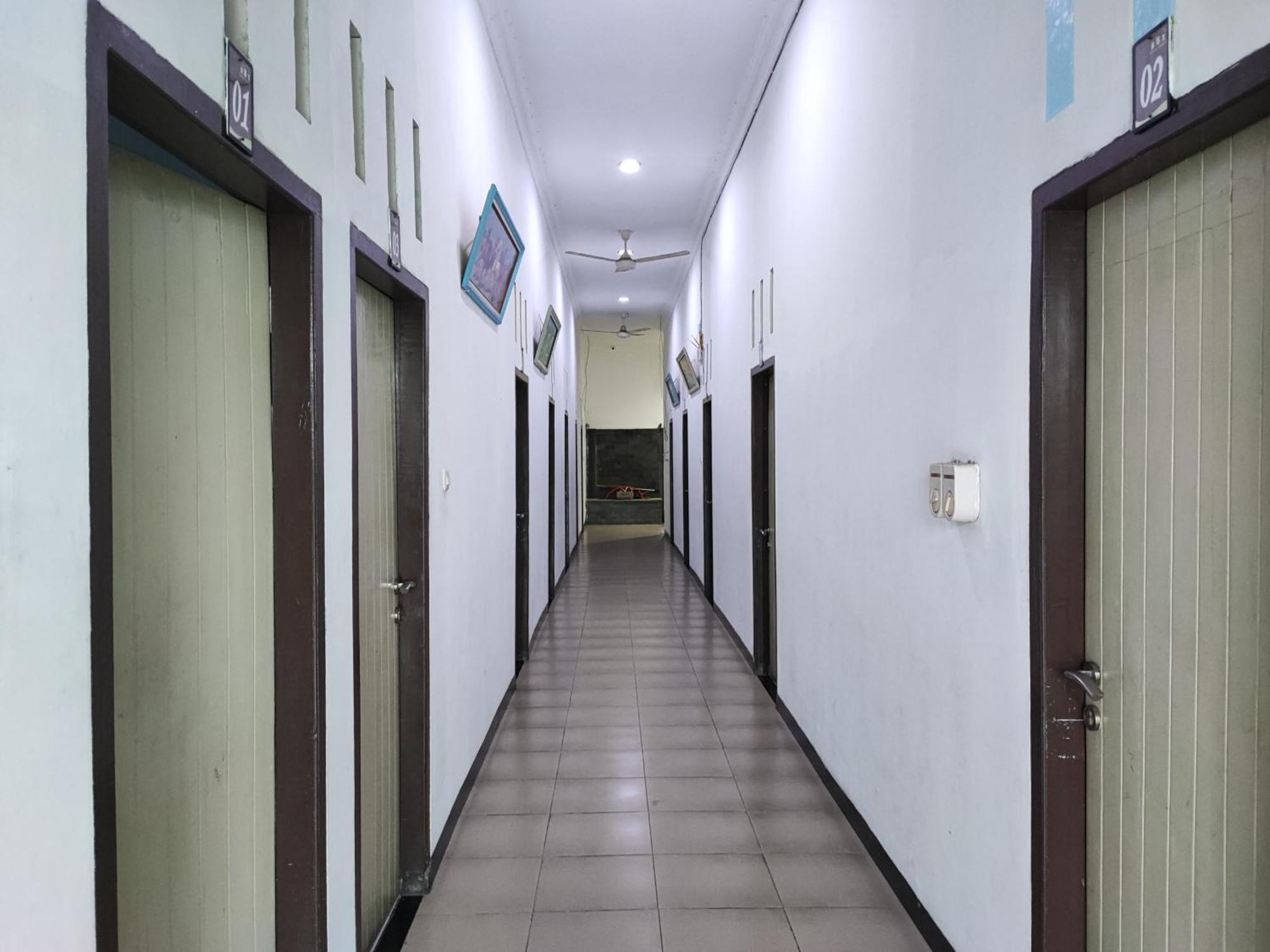 Reddoorz Syariah Near Universitas Batanghari Джамбі Екстер'єр фото