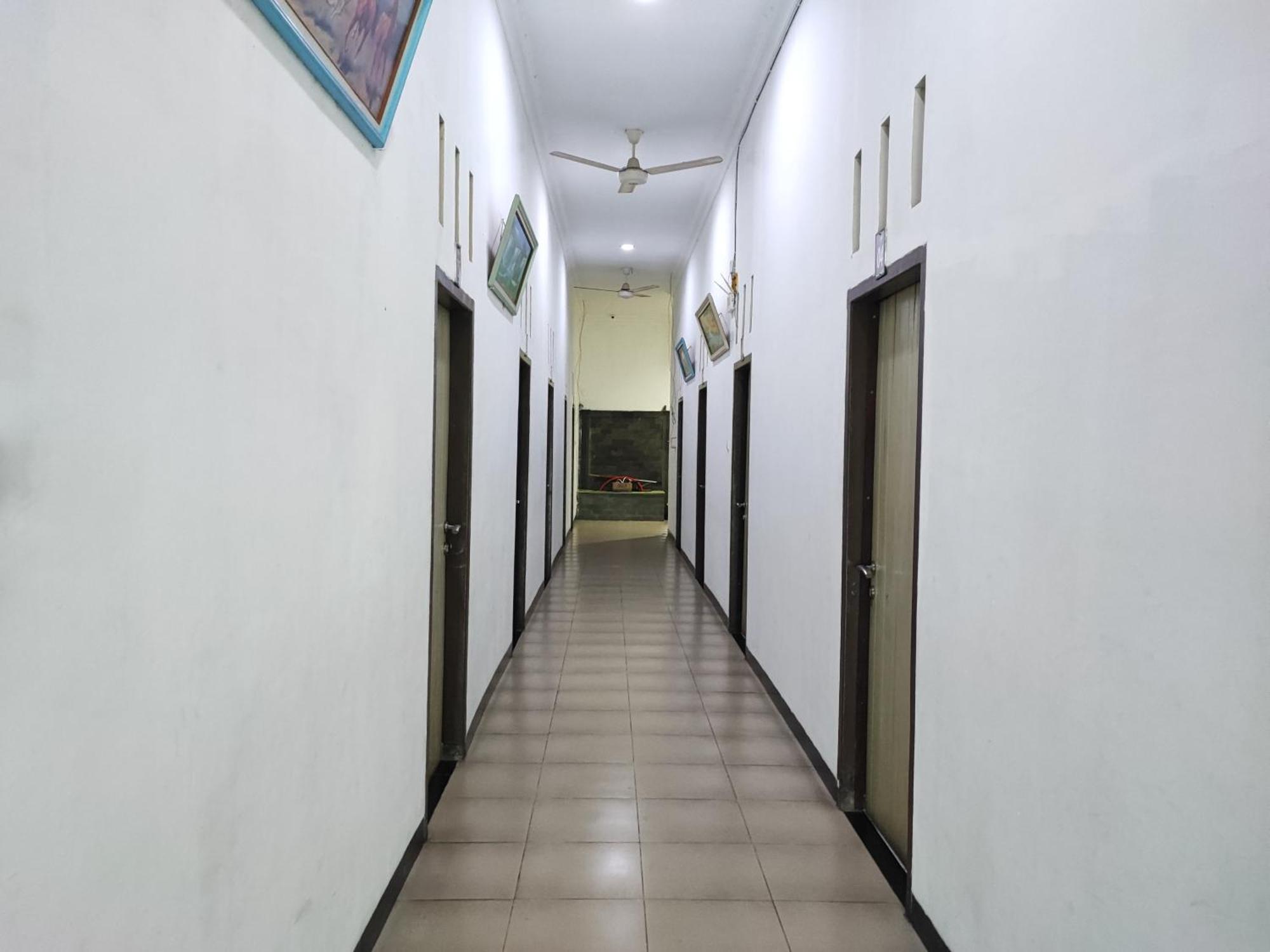 Reddoorz Syariah Near Universitas Batanghari Джамбі Екстер'єр фото