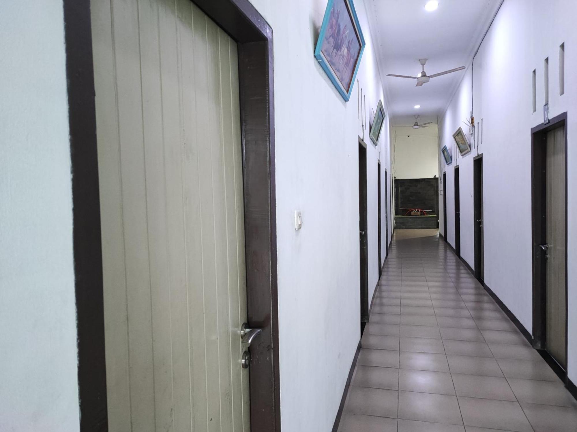 Reddoorz Syariah Near Universitas Batanghari Джамбі Екстер'єр фото