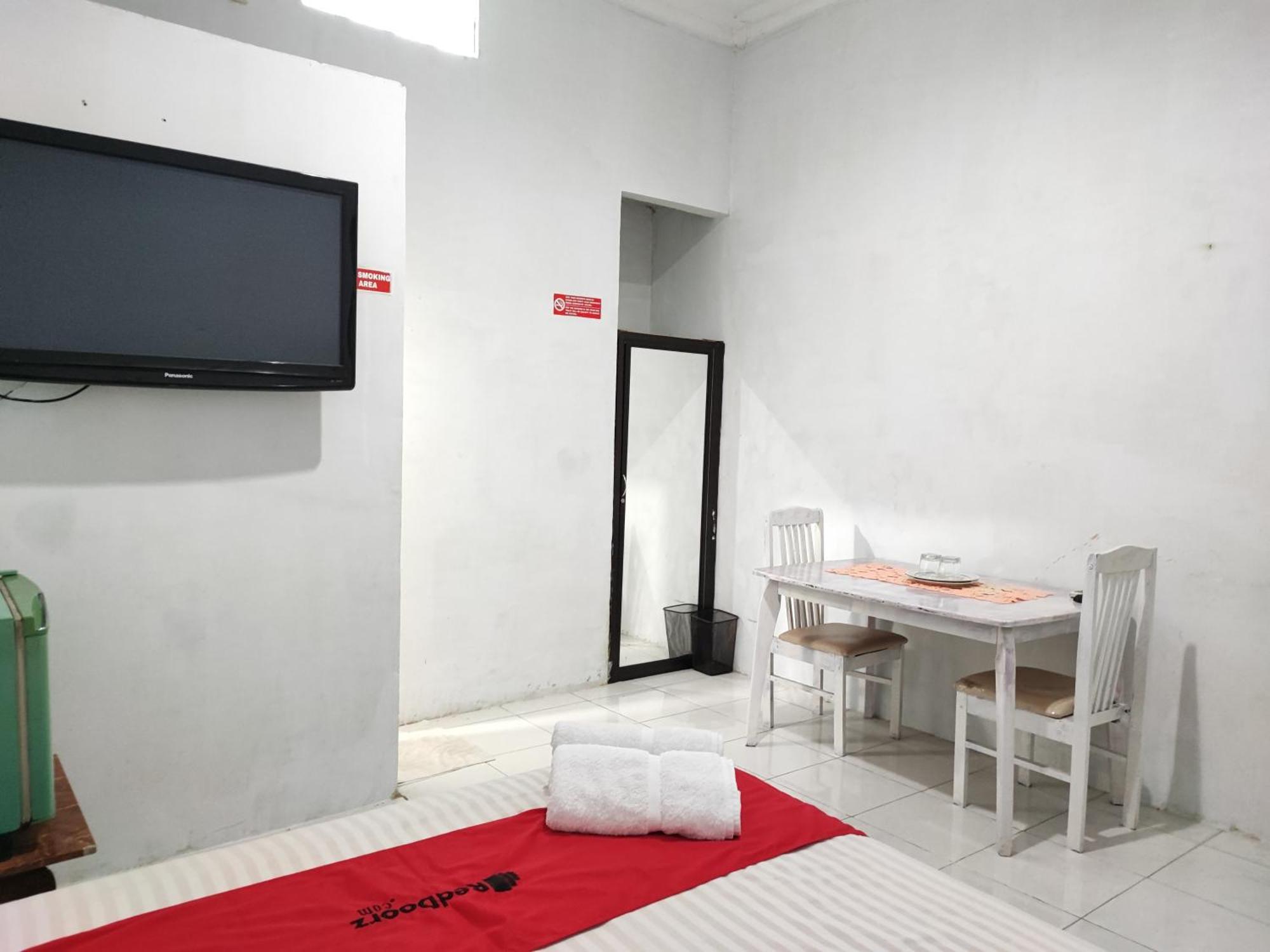 Reddoorz Syariah Near Universitas Batanghari Джамбі Екстер'єр фото