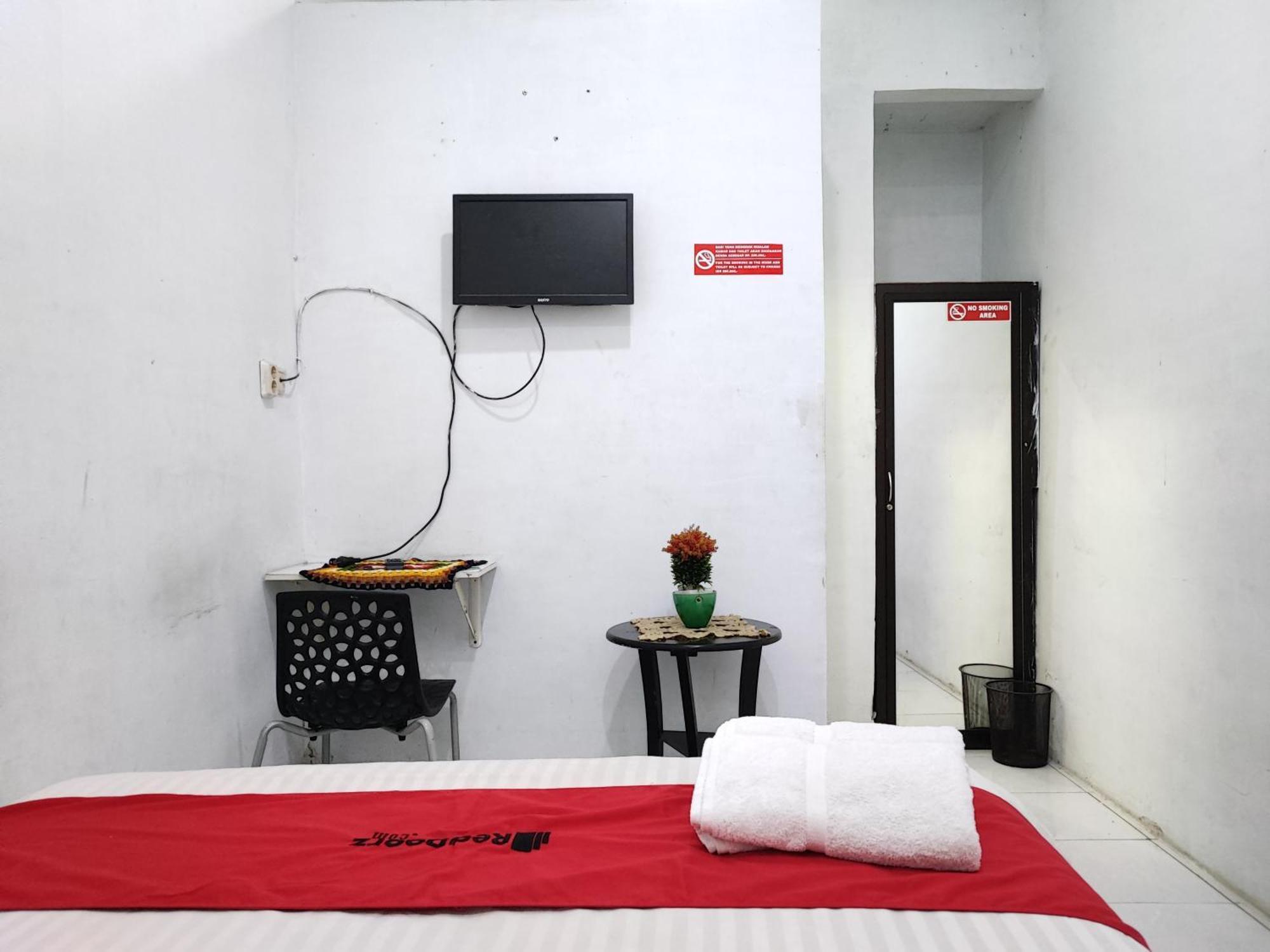 Reddoorz Syariah Near Universitas Batanghari Джамбі Екстер'єр фото
